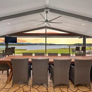 Tuscany On Tinaroo - Lakeside Luxury Barrine